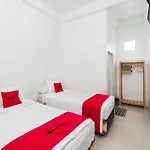RedDoorz Syariah near RSUD Zainoel Abidin Banda Aceh