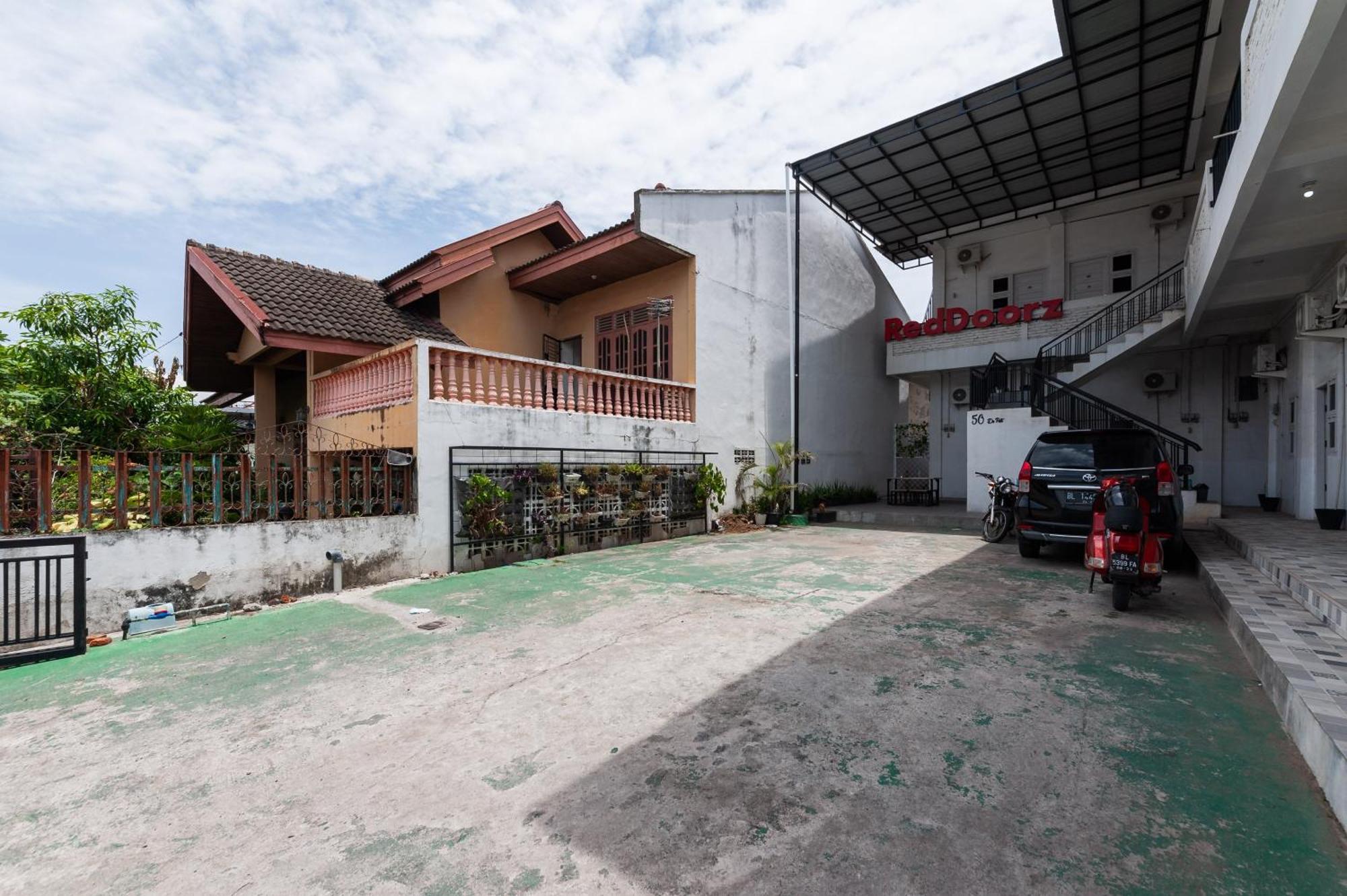 Hotel Reddoorz Syariah Near Rsud Zainoel Abidin 2*
